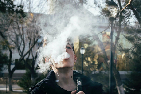 Experience the Extraordinary with the IGET Legend Disposable Vape - Vapingbus